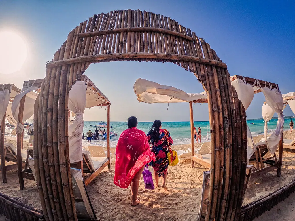 Mambo Beach Club por Lancha: fotografía real 8