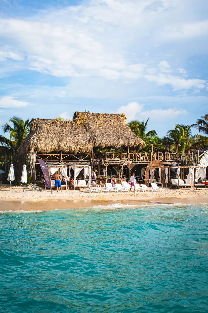 Mambo Beach Club por Tierra desde Cartagena