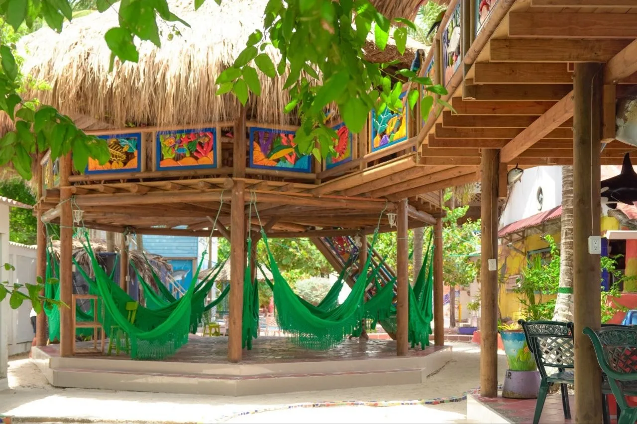 Playa y hamacas en las Islas del Rosario, Cartagena