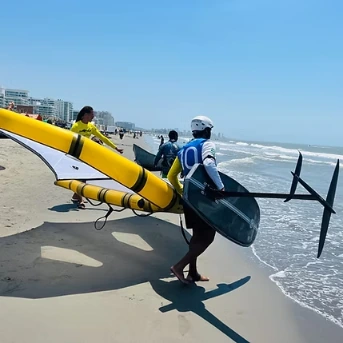 Wing foil vs kitesurf en La Boquilla, Cartagena