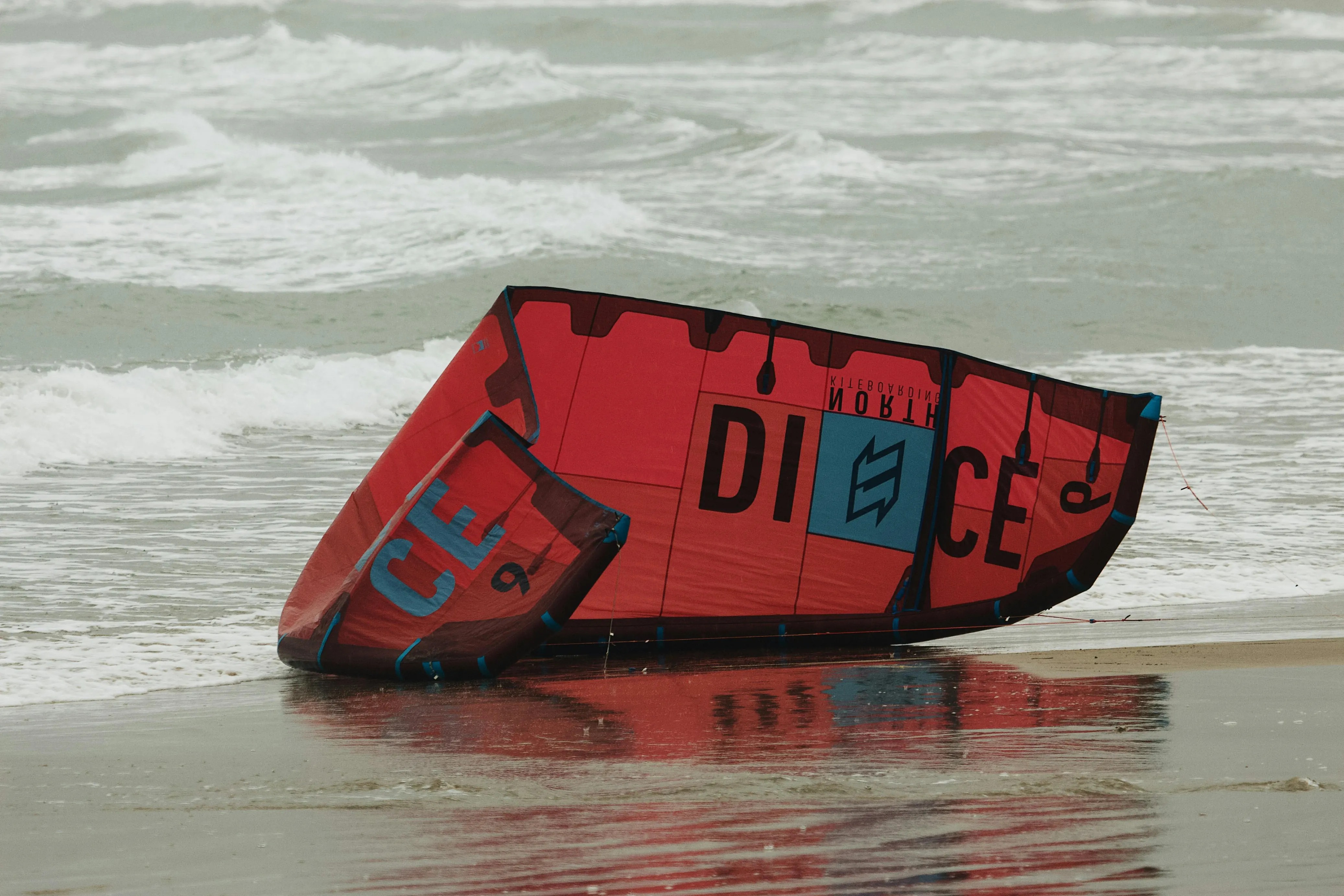 Alquiler de equipo de kitesurf con supervisión en Cartagena
