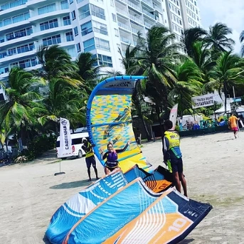 Clase de refuerzo de kitesurf en Cartagena