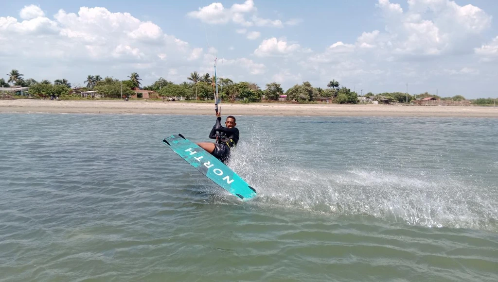 Clase de wing foil en Cartagena