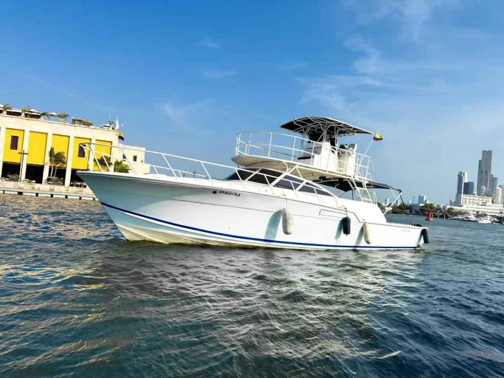 Tour Bahía en Yate Luna Mía en Cartagena