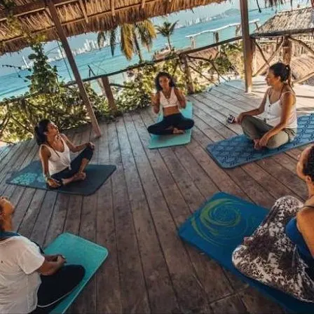 Namaste holística Tierra Bomba